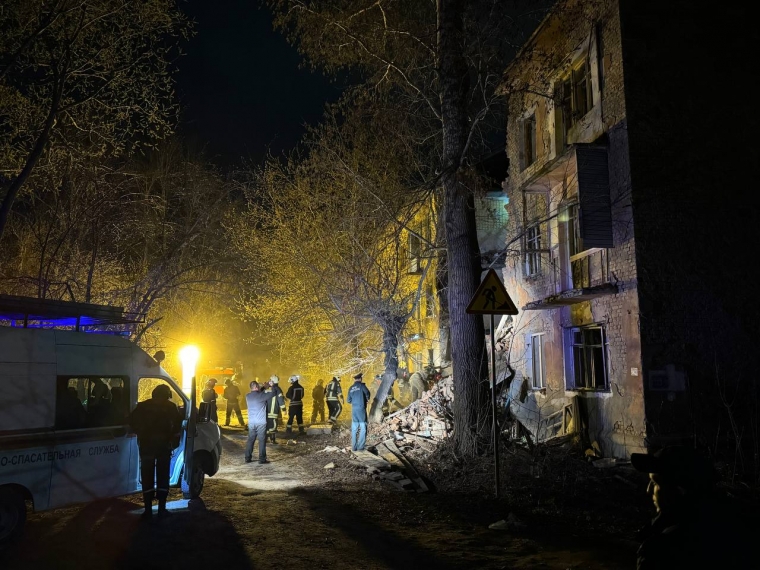 На Старой Московке в Омске обрушился аварийный расселенный дом