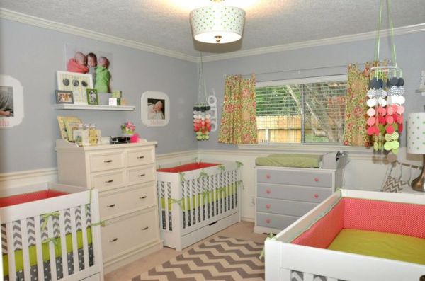 детская комната для тройняшек младенцев