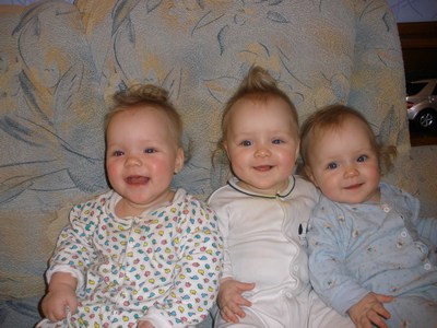 три улыбки от тройняшек